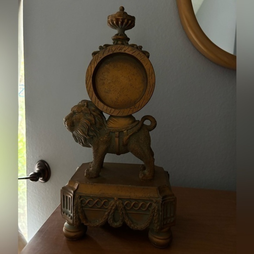 Lion figure statue